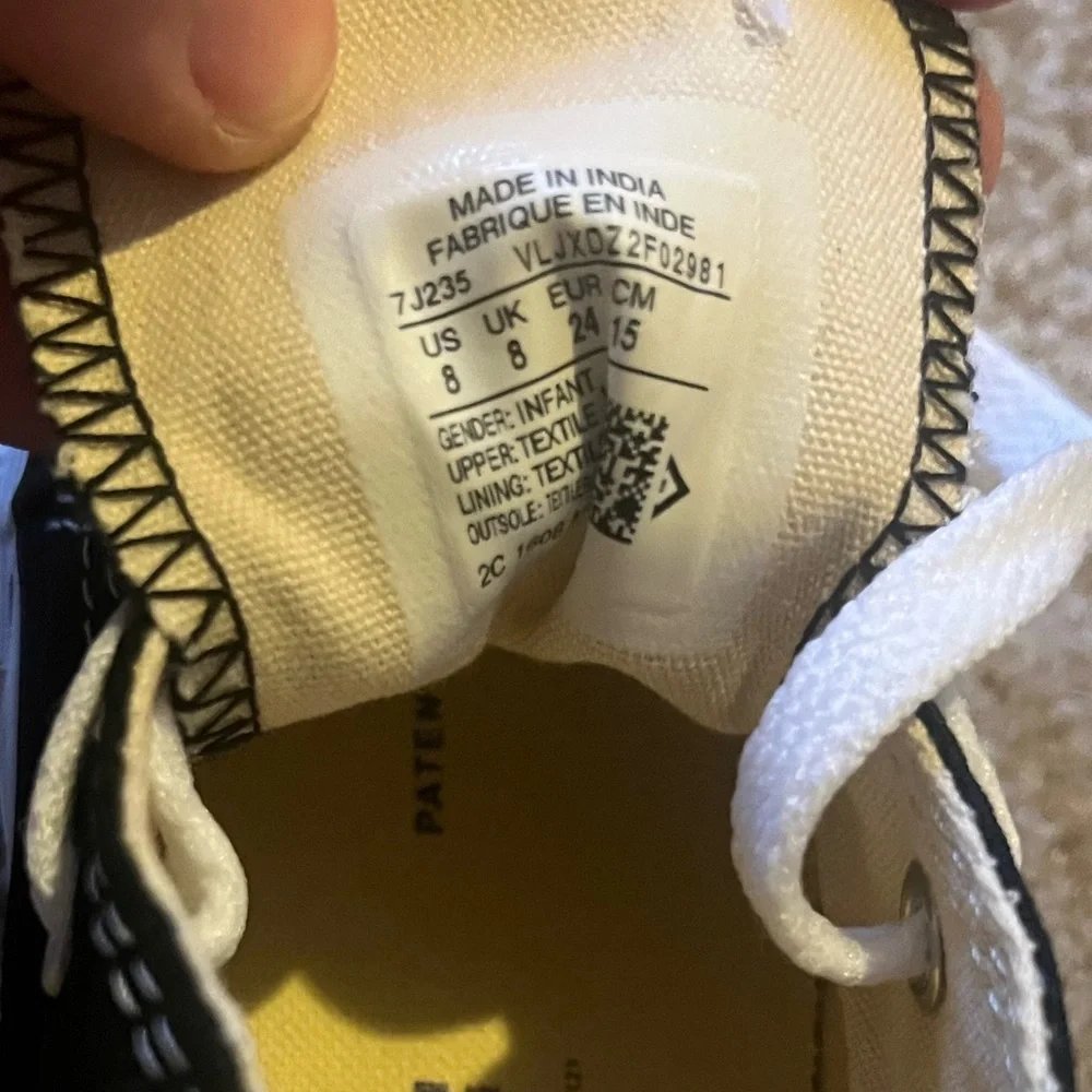 Toddler Converse Sneakers NWOT - Picture 3 of 4